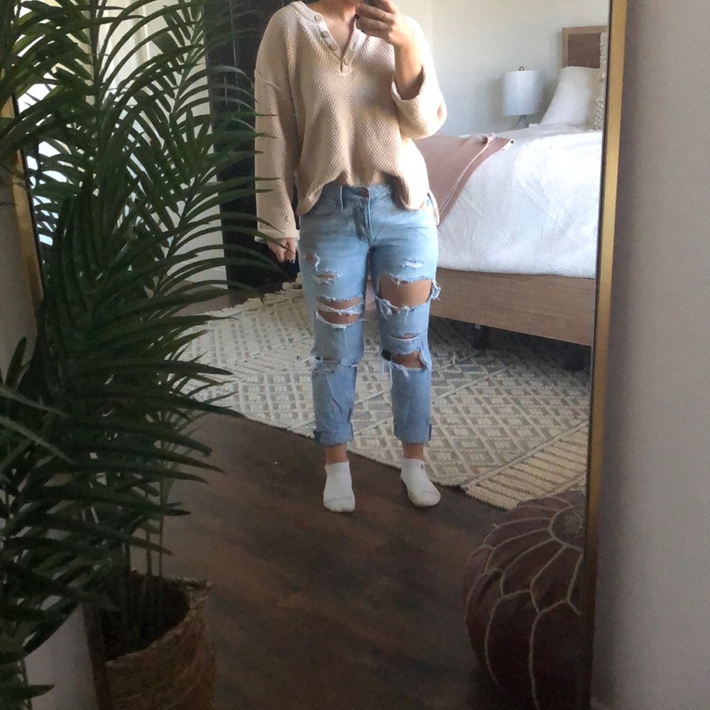 American Eagle low rise ripped jeans